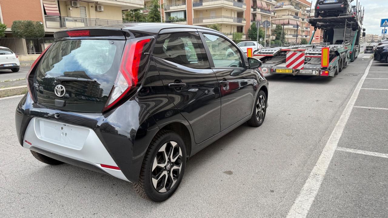 Toyota Aygo Connect 1.0 VVT-i 72 CV 5 porte x-cool LED NAVI CAR PLAY PDC BLUETOOTH CERCHI 16