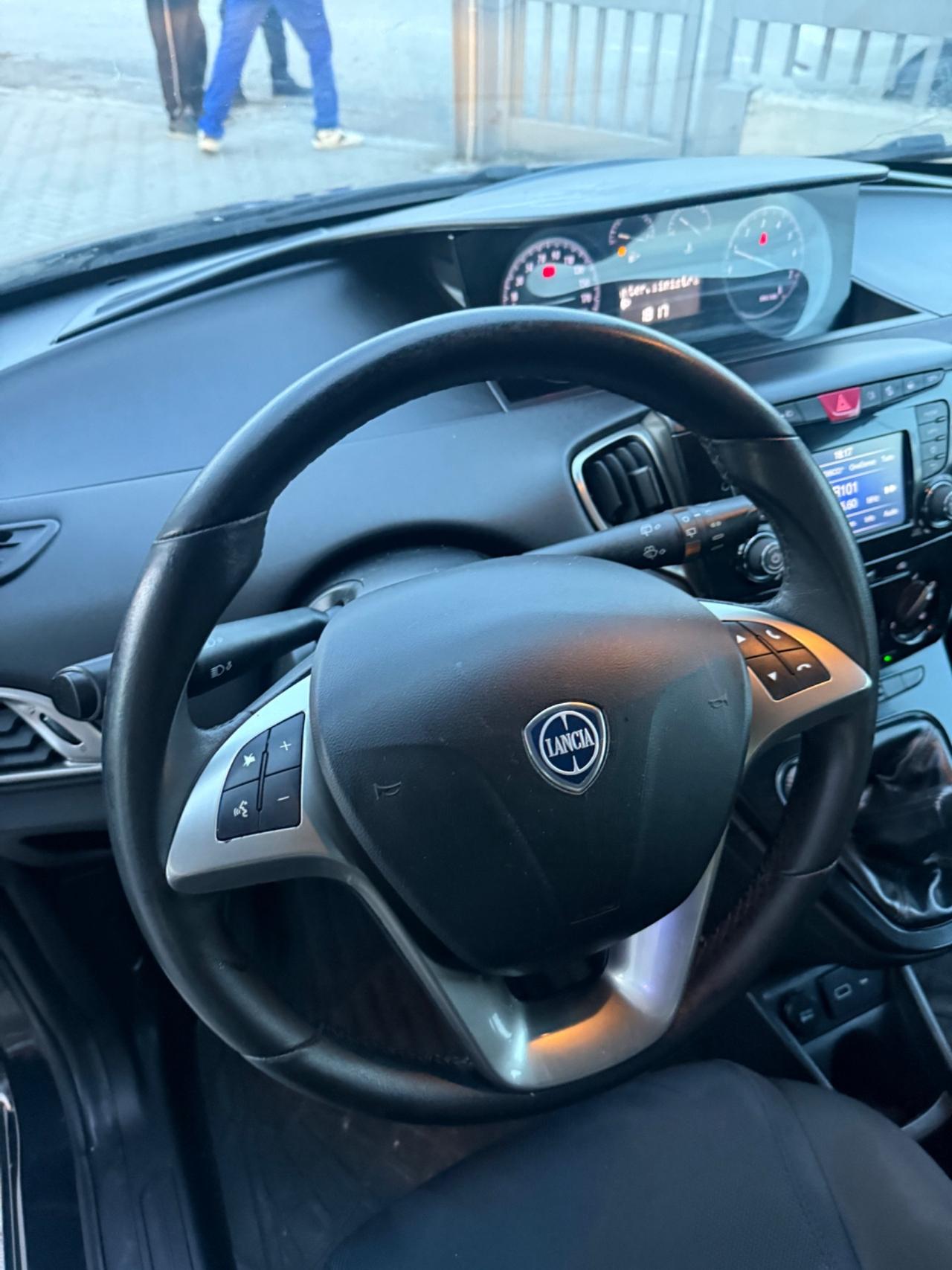 Lancia Ypsilon 1.2 69 CV 5 porte S&S Platinum