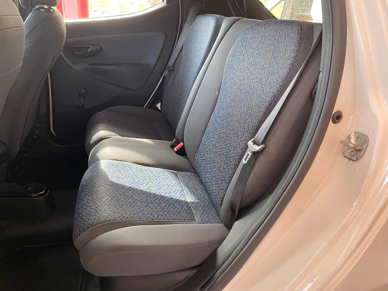 Lancia Ypsilon 1.0 Hybrid Silver