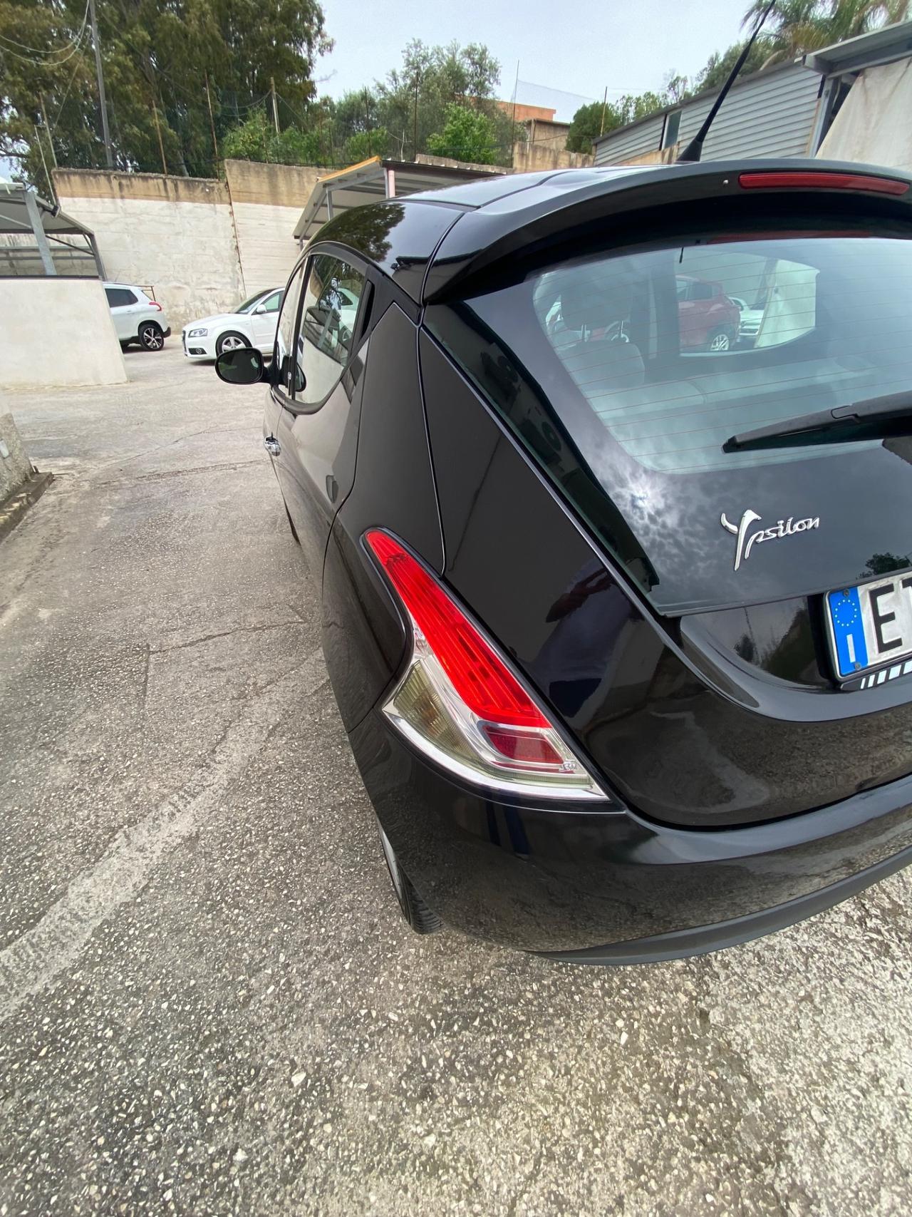 Lancia Ypsilon 1.3 MJT 16V 95 CV 5 porte S&S Silver
