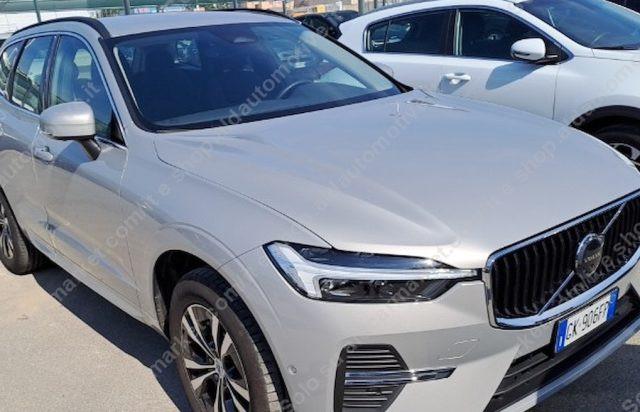 VOLVO XC60 B4 (d) AWD automatico Momentum Pro