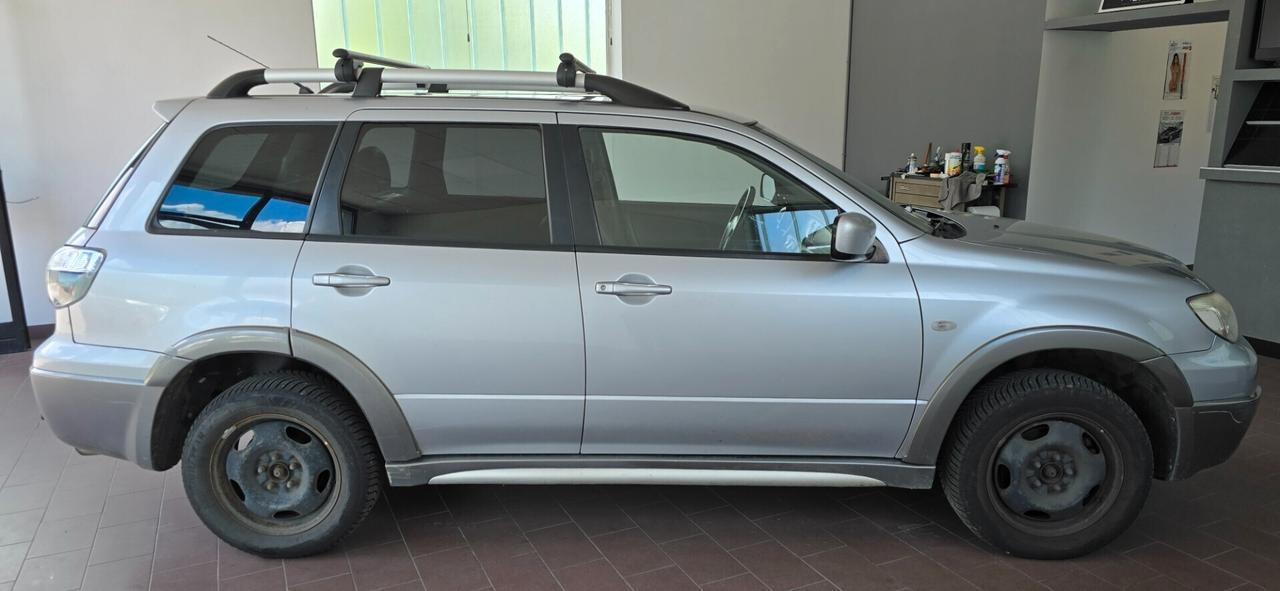 Mitsubishi Outlander 2.0i 16V 4WD Automatica Gancio