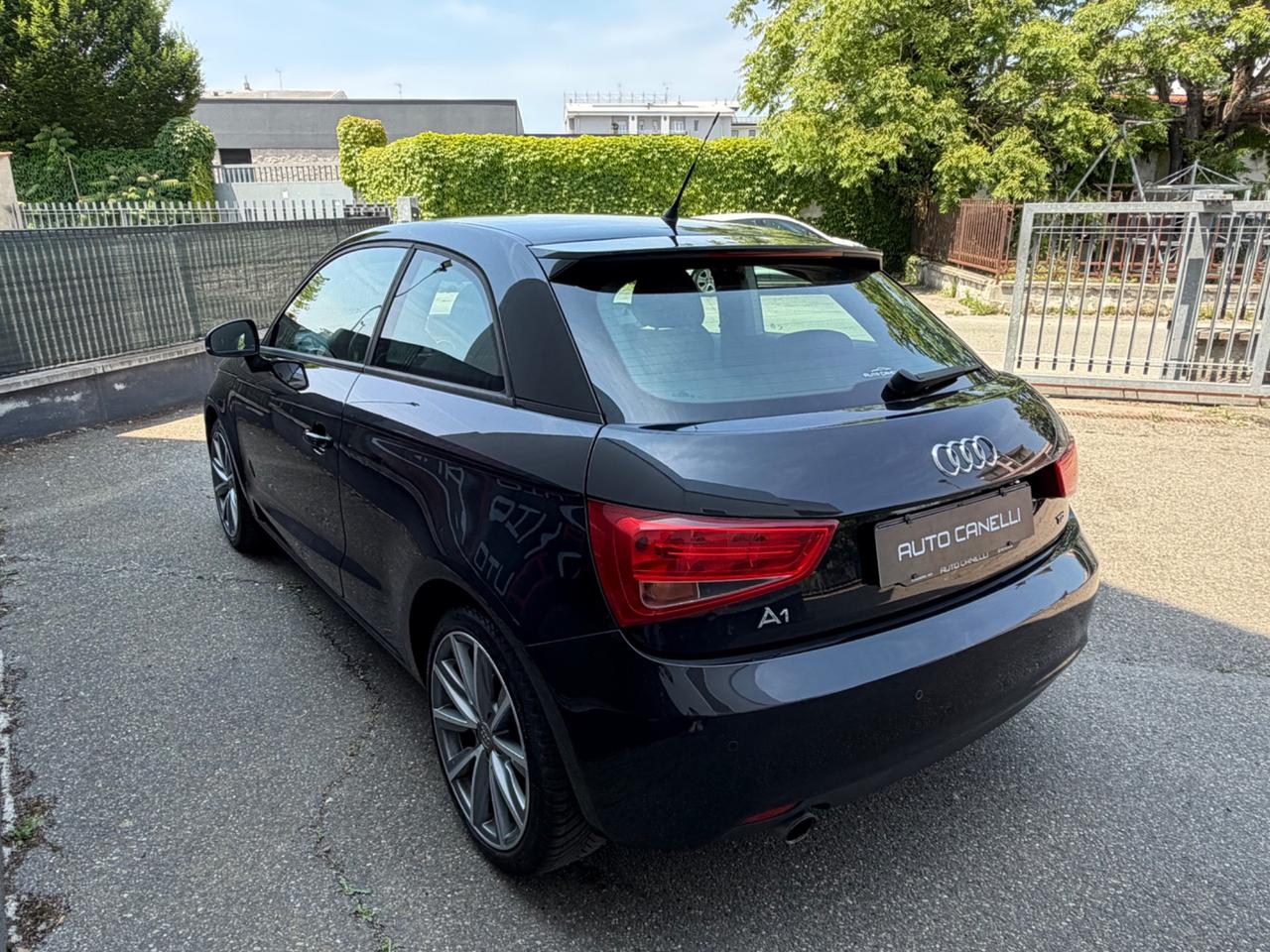 Audi A1 1.6 TDI 105 CV Attraction NEOPATENTATI OCCASIONE