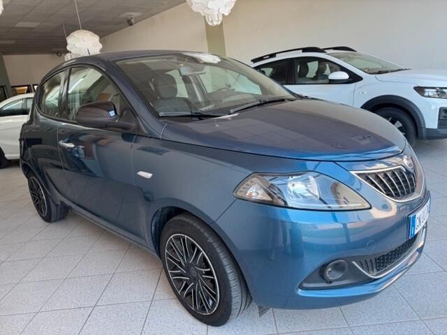 Lancia Ypsilon Hybrid by Alberta Ferretti soli 35000 km. telecamera post.