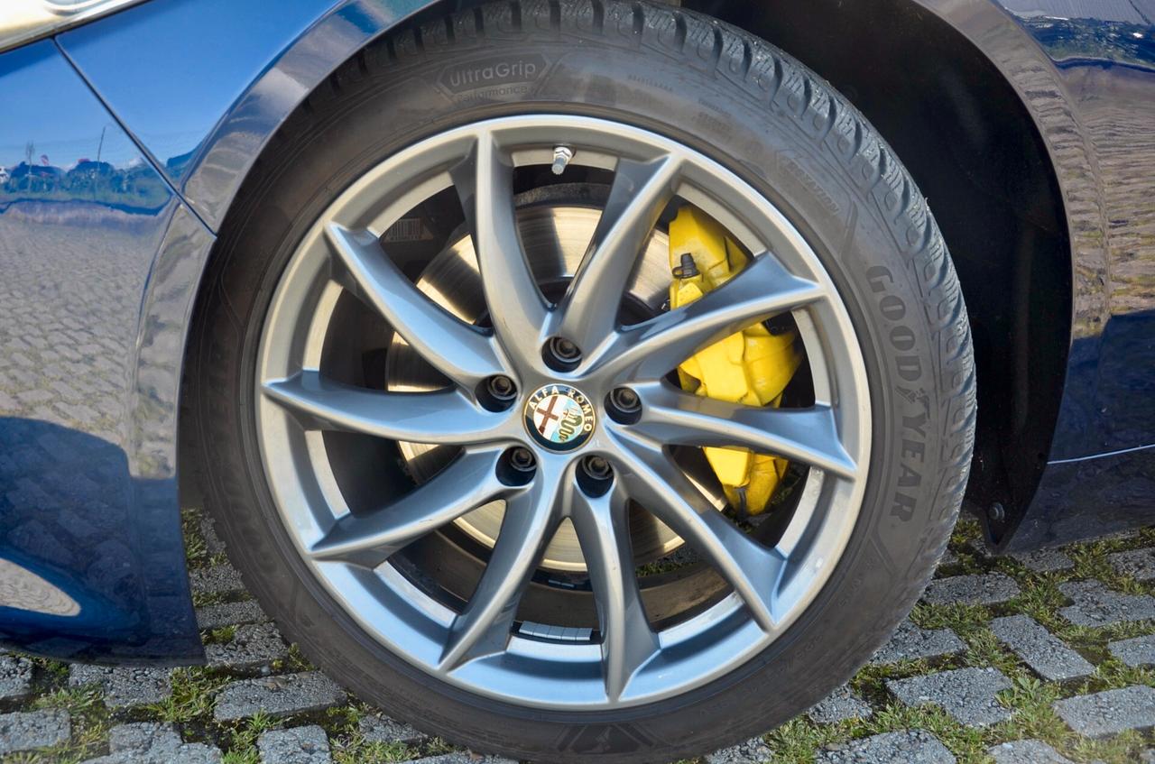 ALFA ROMEO GIULIA 2.2 T VELOCE Q4 210cv AWD AUTO, SERVICE UFF FCA, EURO 6B, 19", XENO, APPLE ANDROID, PERMUTE