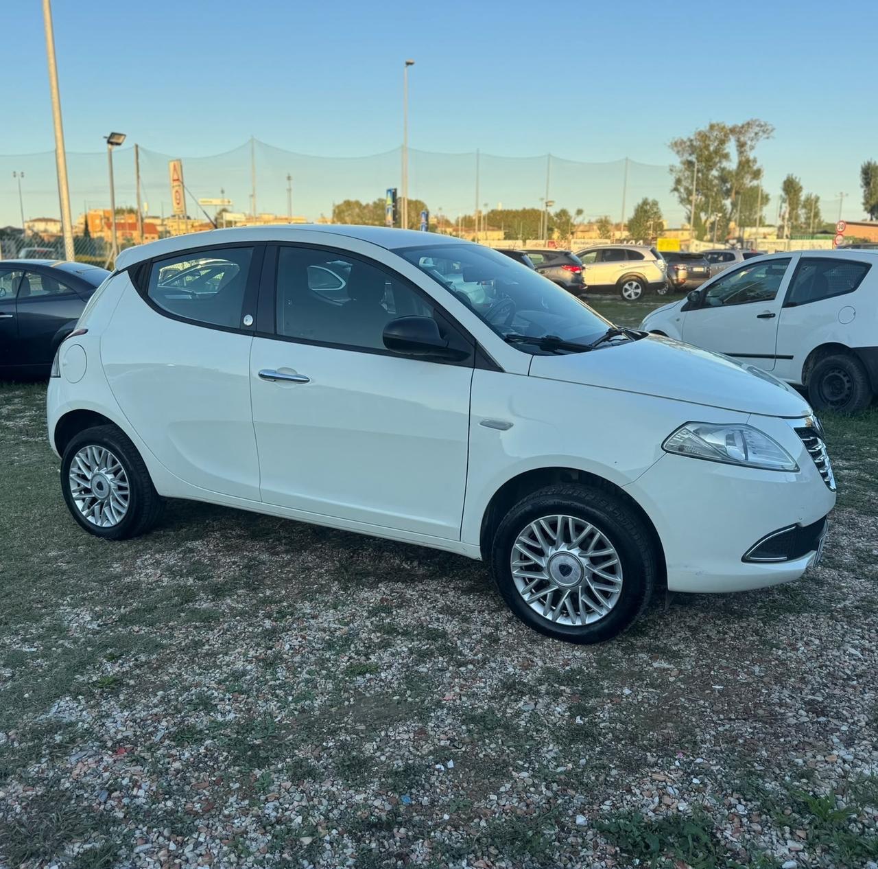Lancia Ypsilon 0.9 TwinAir 85 CV 5 porte Metano Ecochic Gold