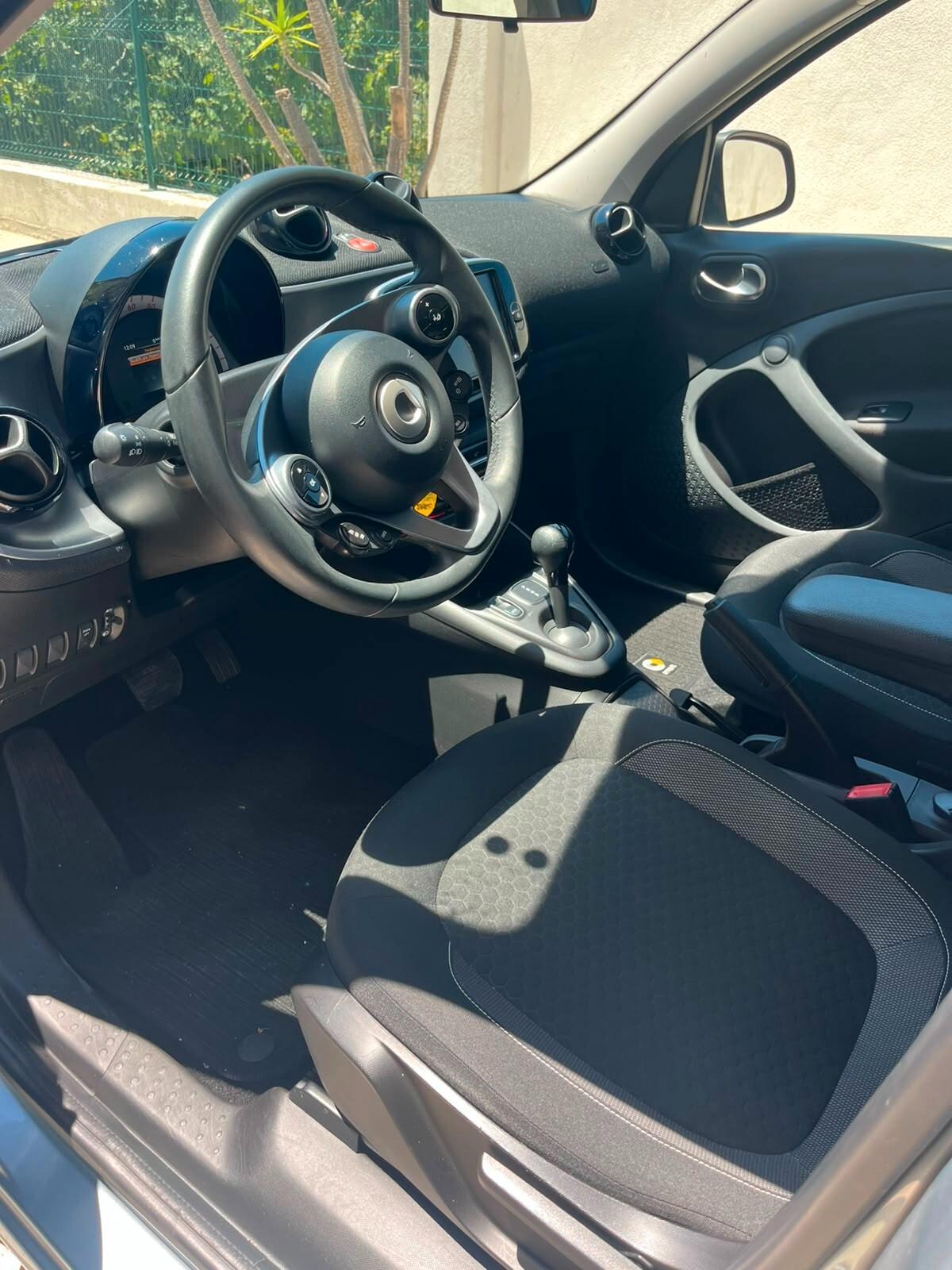 Smart ForFour EQ Pulse