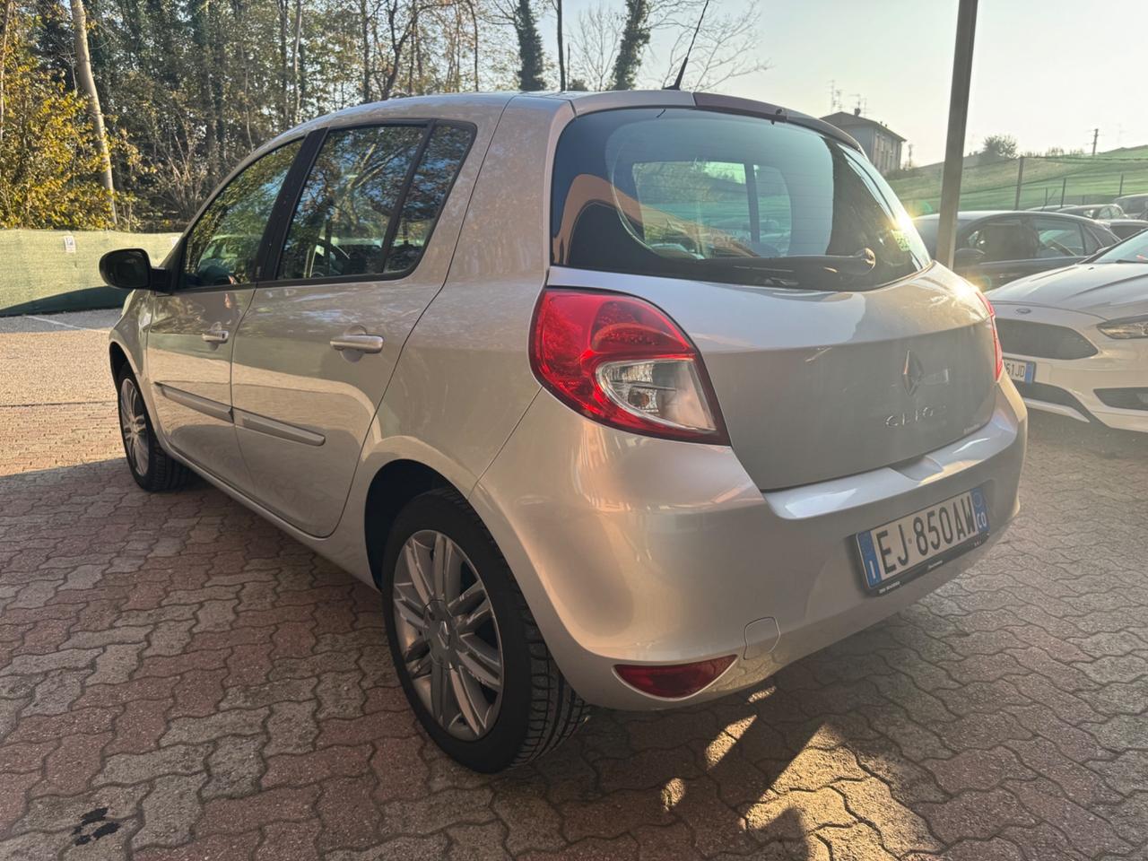 Renault Clio 1.2 16V 5 porte Live! *NEOPATENTATI*