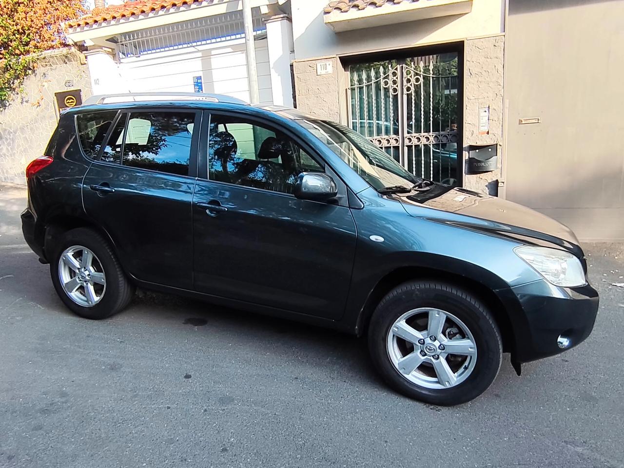 Toyota RAV 4 2.2 136 CV 2006