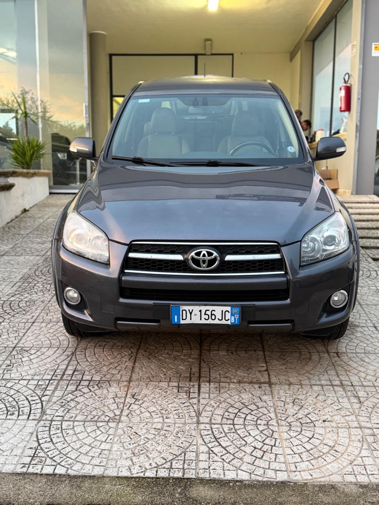 Toyota RAV4 2.2 D-4D 150 CV Luxury