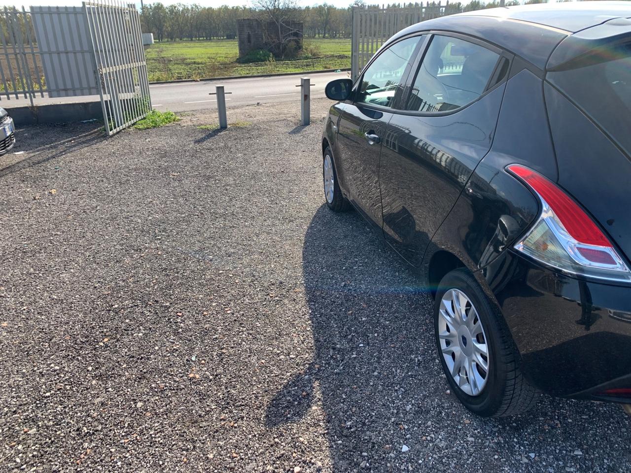 Lancia Ypsilon 1.3 Multijet 95cv 5p - 2013