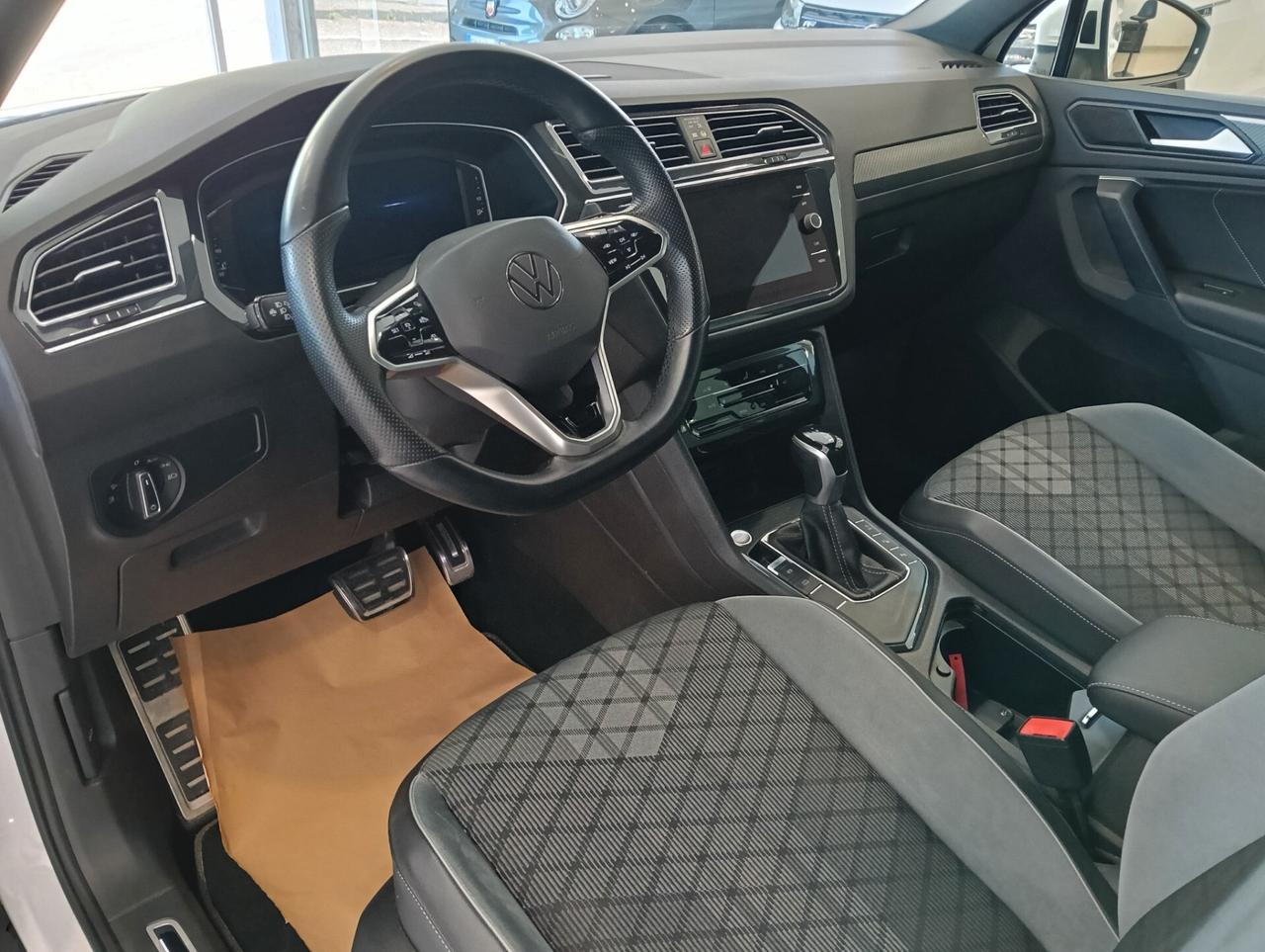 Volkswagen Tiguan 2.0 TDI 150 CV SCR DSG R-Line