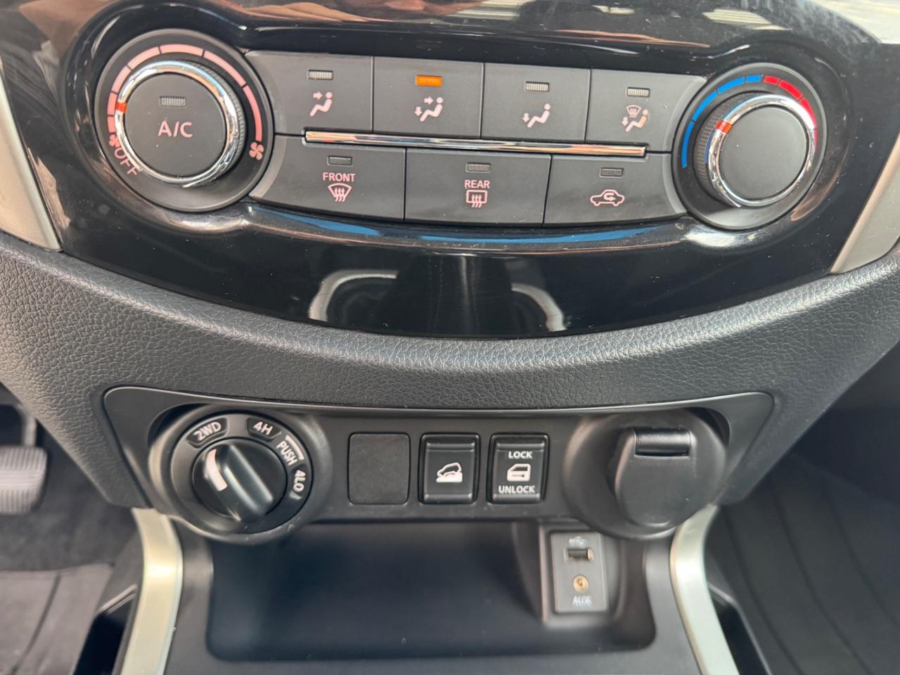 Nissan Navara 2.3 dCi 4WD King Cab N-Connecta, FULL
