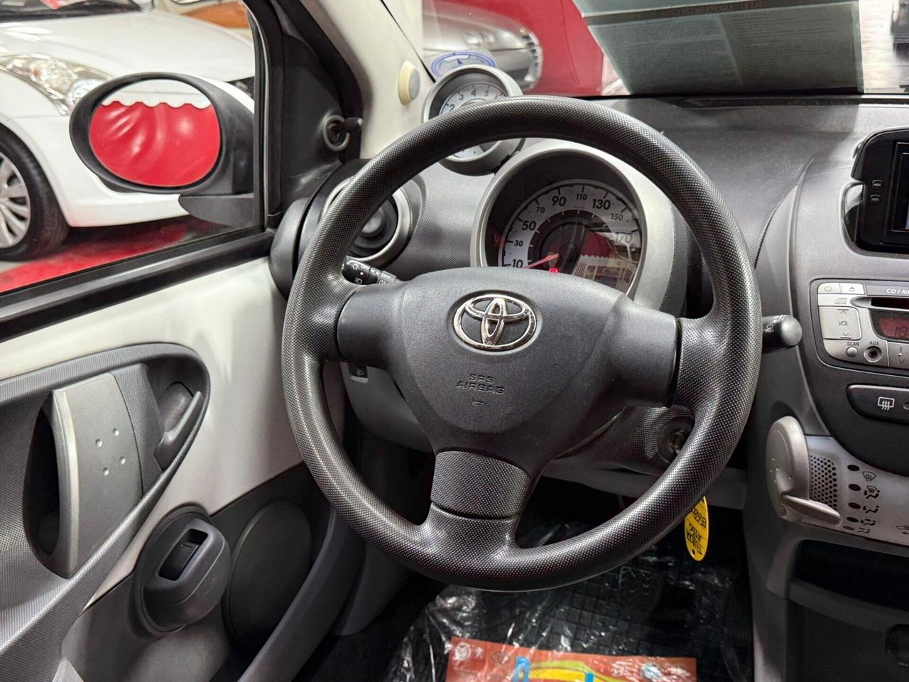 Toyota Aygo 1.0 68cv 5 porte Sol - 2011
