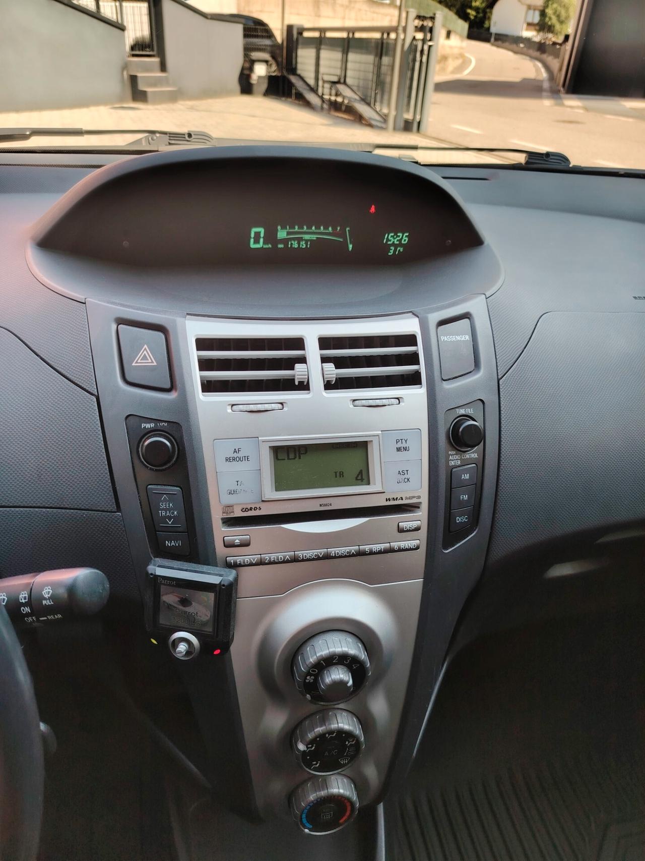 Toyota Yaris Now 1.0 benzina
