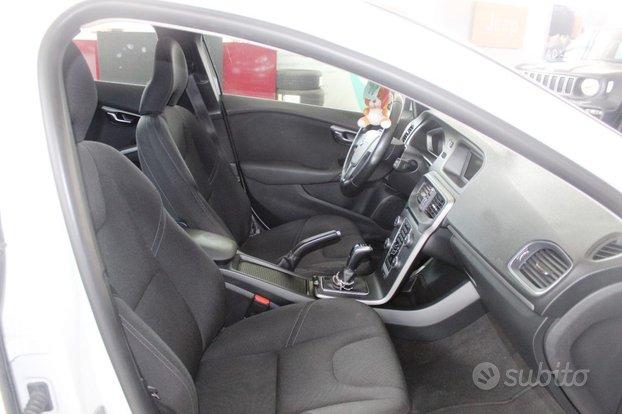 VOLVO V40 D2 Business