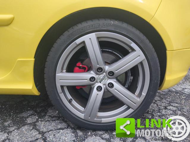 VOLKSWAGEN Golf GTI PIRELLI