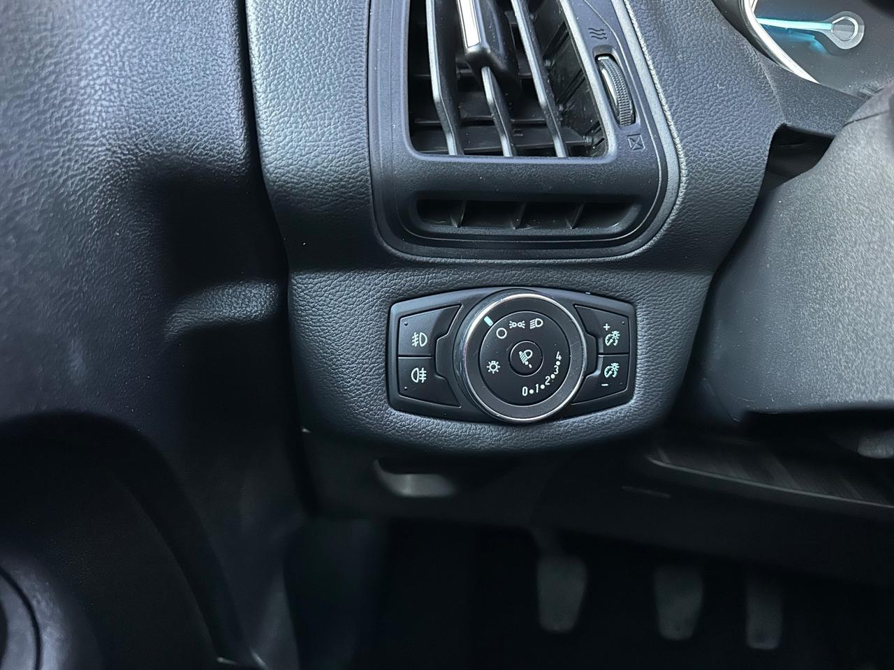 Ford B-Max 1.4 90 CV GPL della casa Titanium