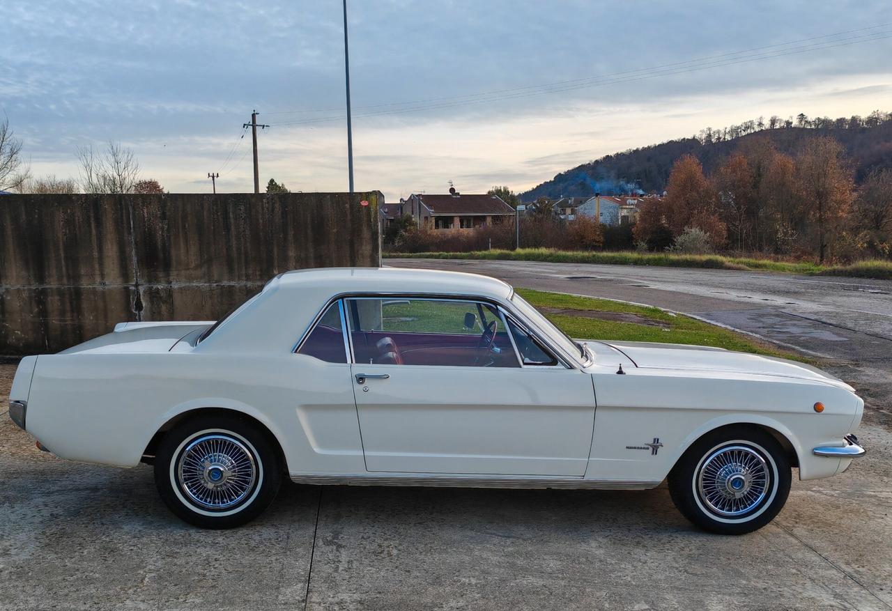 Ford MUSTANG coupè (RESTAURO TOTALE)