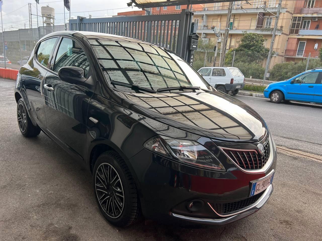 Lancia Ypsilon 1.0 FireFly 5 porte S&S Hybryd Gold