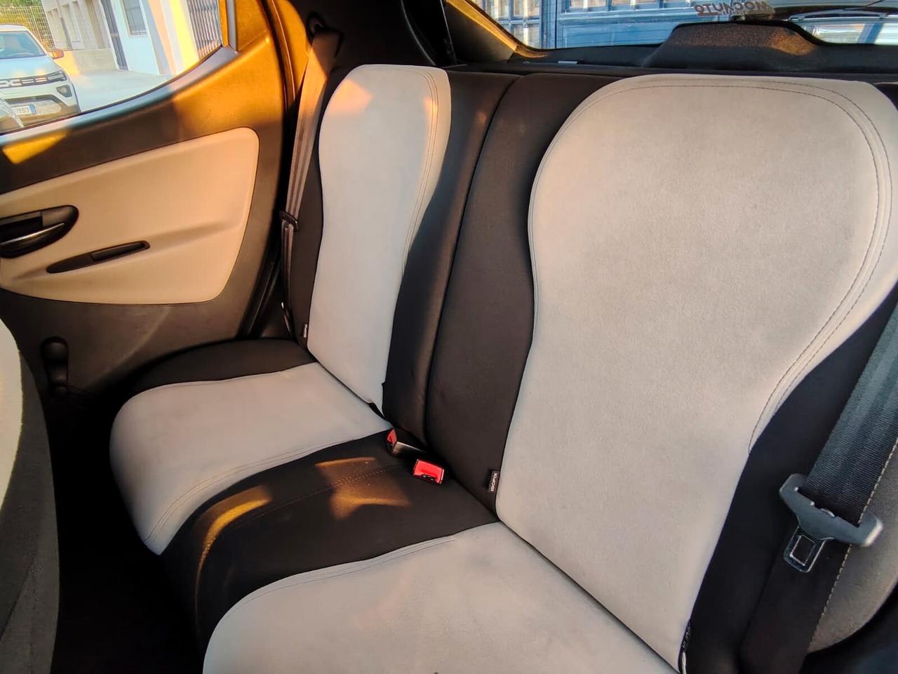 Lancia Ypsilon 1.2 69 CV 5 porte S&S Platinum