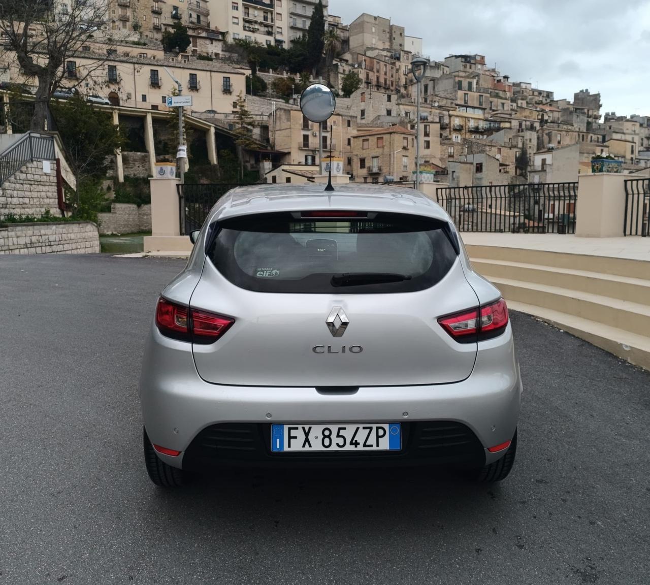 Renault Clio dCi 8V 75 CV 5 porte Moschino Intens