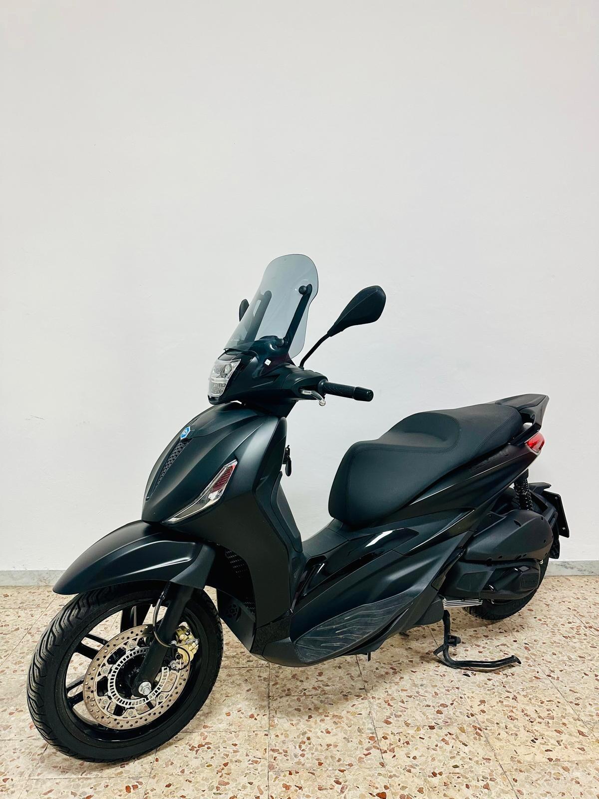 PIAGGIO BEVERLY 300 DEEP BLACK 2023