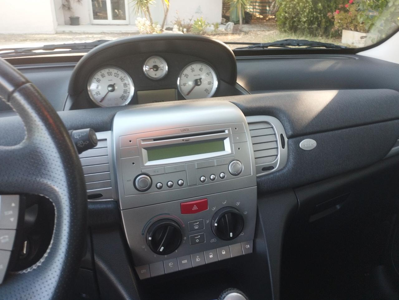 Lancia Ypsilon 1.2 69 CV Diva