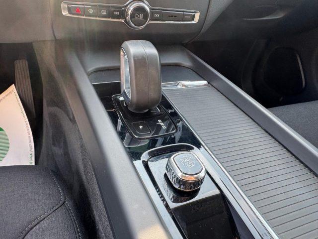 VOLVO XC60 B4 Geartronic Momentum Pro