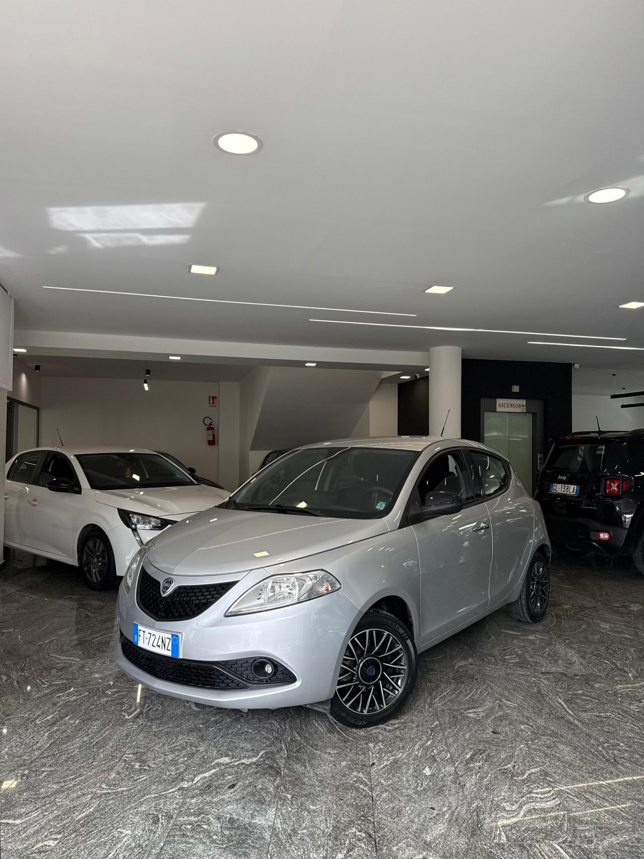 Lancia Ypsilon 1.2 69 CV 5 porte GPL Ecochic Platinum