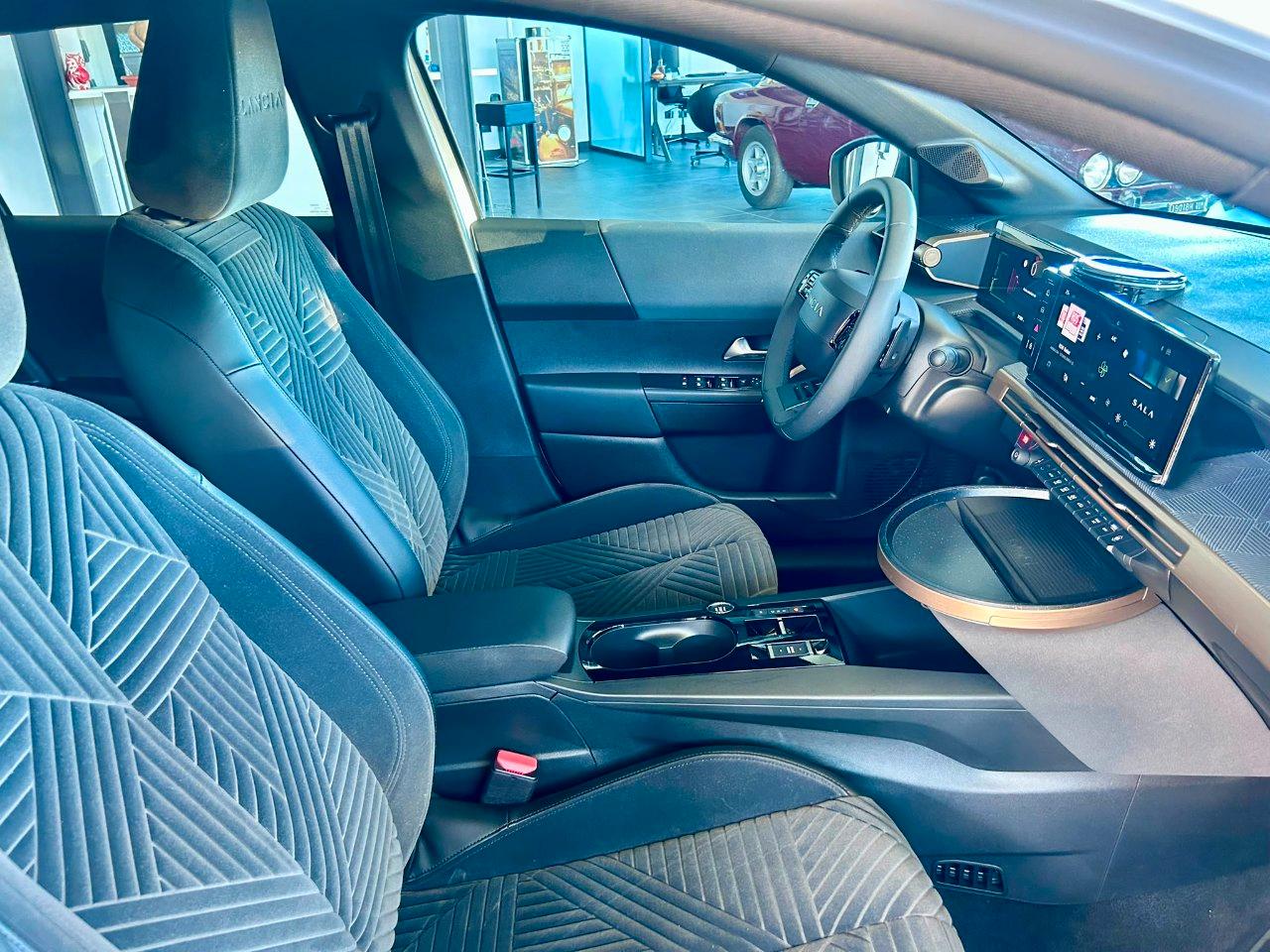 Lancia Ypsilon 1.2 mhev Edizione Cassina e-dct