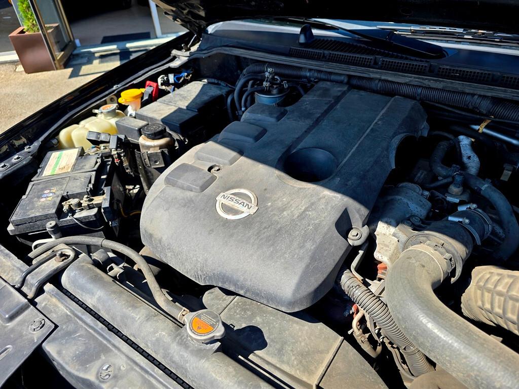Nissan Navara 2.5 dCi 190CV "LE"