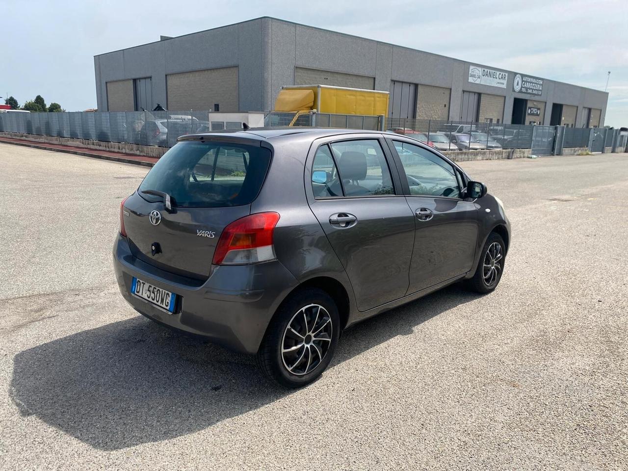 Toyota Yaris 1.0 5 porte Sol SOLI 130.000 KM CERTIFICATI UNICO PROPRIETARIO ADATTA AI NEOPATENTATI