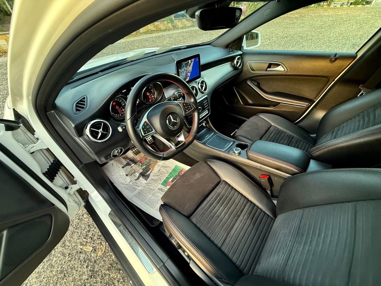 MERCEDES- BENZ GLA 200 D AMG PREMIUM