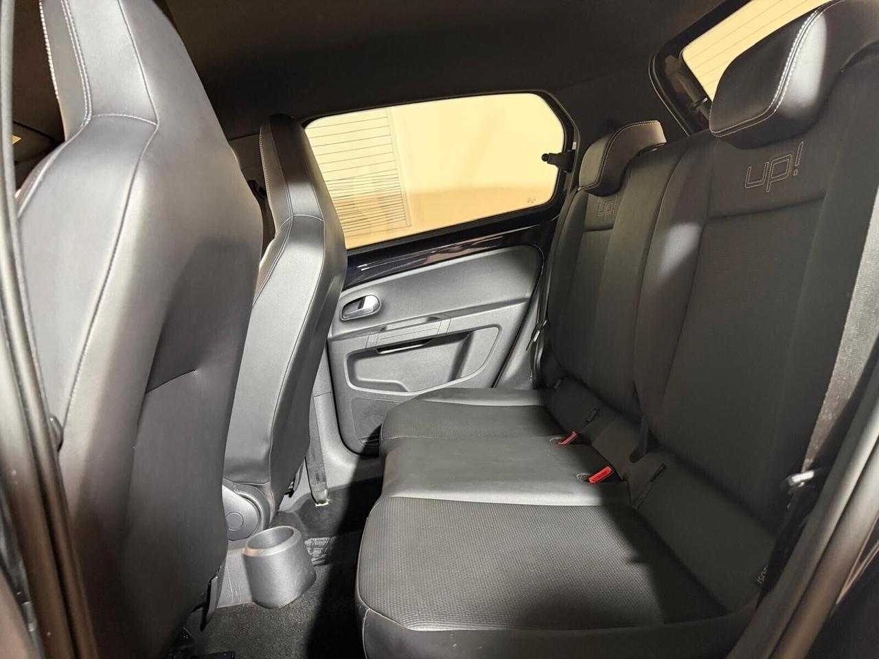 Volkswagen up! 1.0 5p. Versione STREET