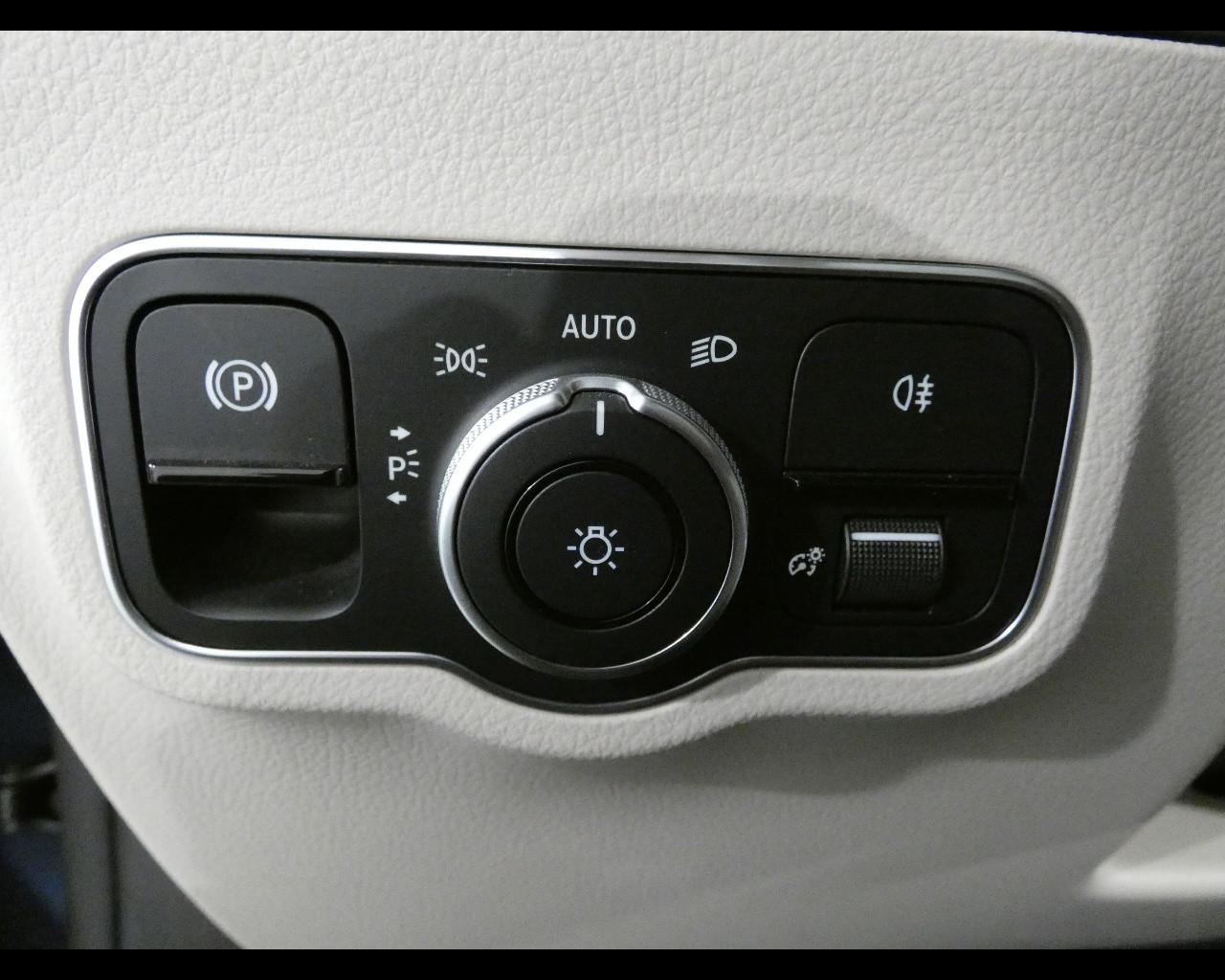 Mercedes-Benz GLA (H247) - GLA 200 d Automatic Sport