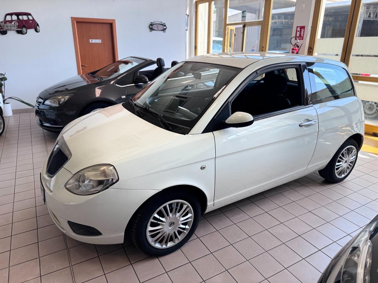 Lancia Ypsilon 1.2 Argento