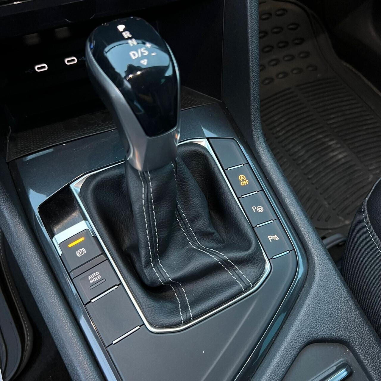 Volkswagen Tiguan 2.0 150CV DSG RLINE CAMERA APPLE CAR PLAY MATRIX