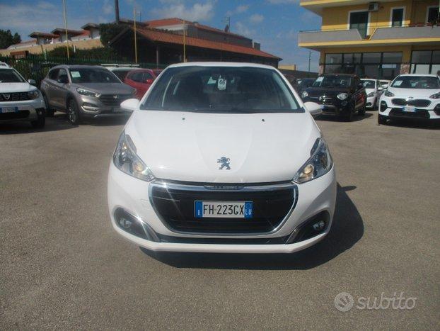 Peugeot 208 Peugeot 208 208 PURE TECH 1.2 BENZ 82