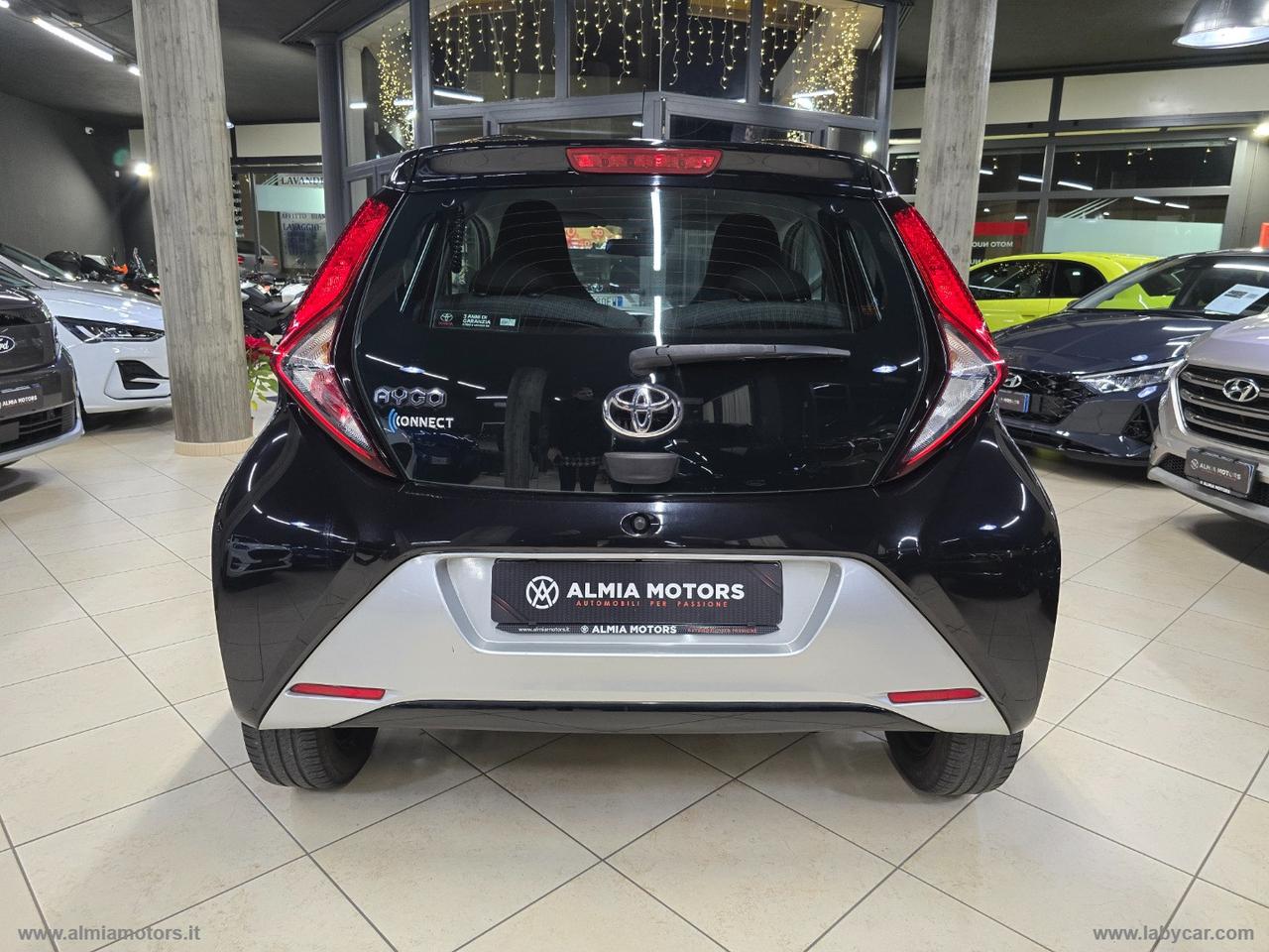 TOYOTA Aygo Connect 1.0 VVT-i 72 CV 5p. x-play