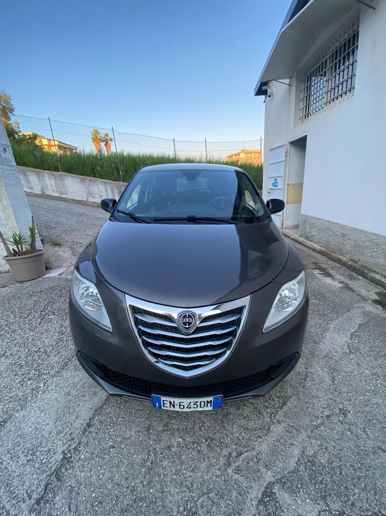 Lancia Ypsilon 1.3 MJT 16V 95 CV 5 porte S&S Silver