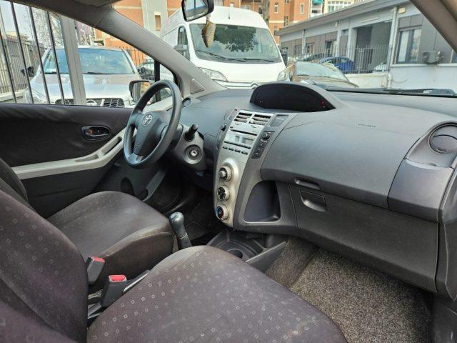 TOYOTA Yaris 1.0 5 porte