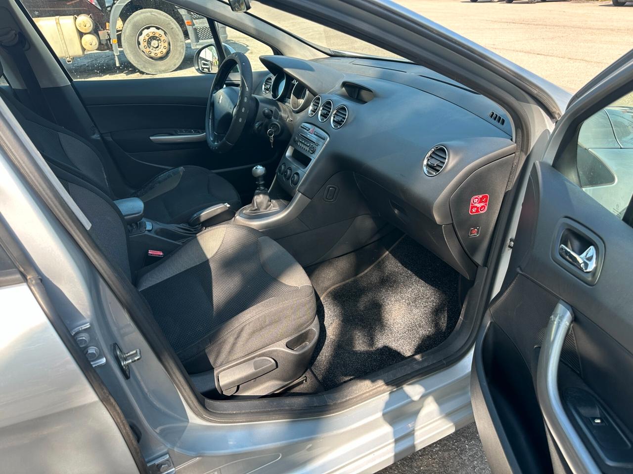 Peugeot 308 1.6 HDi 110CV 5p. Premium (6 Marce)