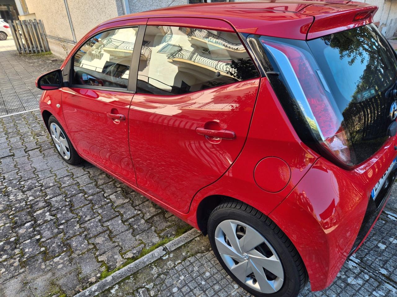 Toyota Aygo 1.0 VVT-i 69 CV 5 porte x-play