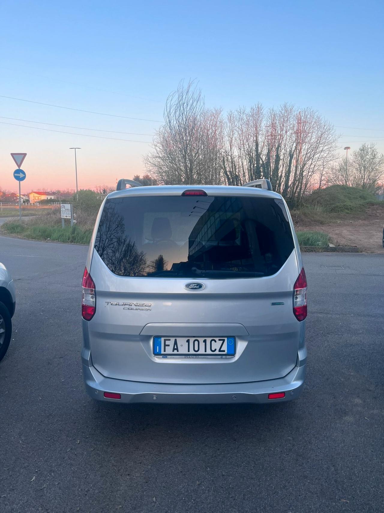 Ford Tourneo Courier 1.0 EcoBoost 100 CV Titanium