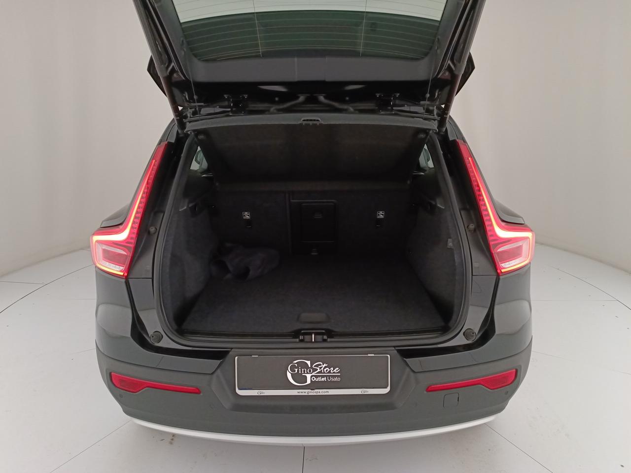 VOLVO XC40 2.0 b4 Momentum awd auto my21