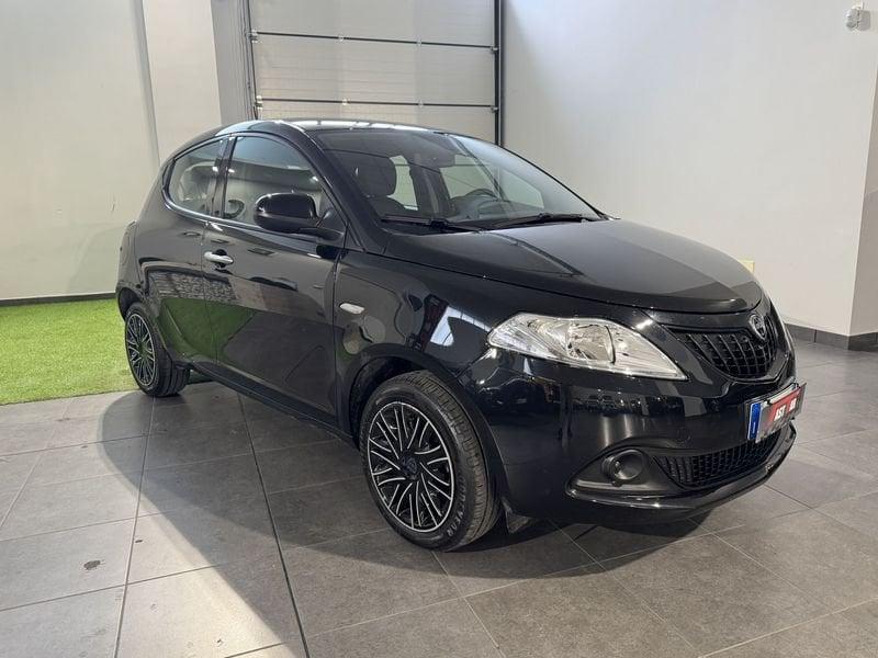 Lancia Ypsilon 1.0 FireFly 70cv Hybrid Silver
