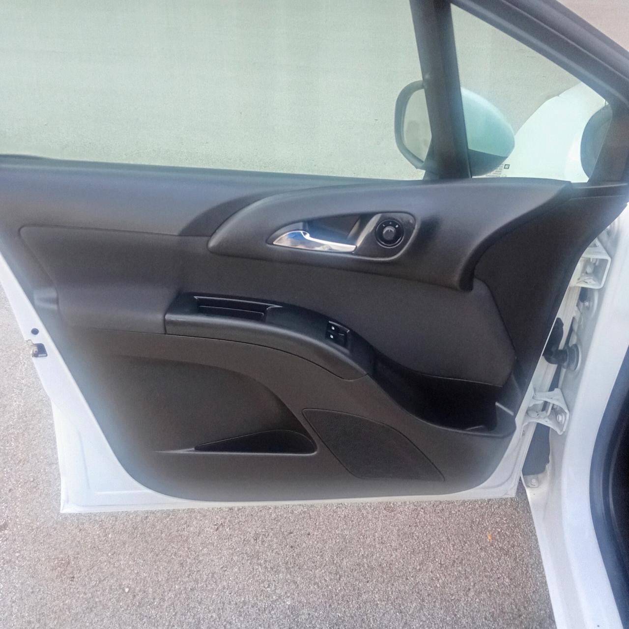 Opel Meriva 1.3 CDTI 75cv 011