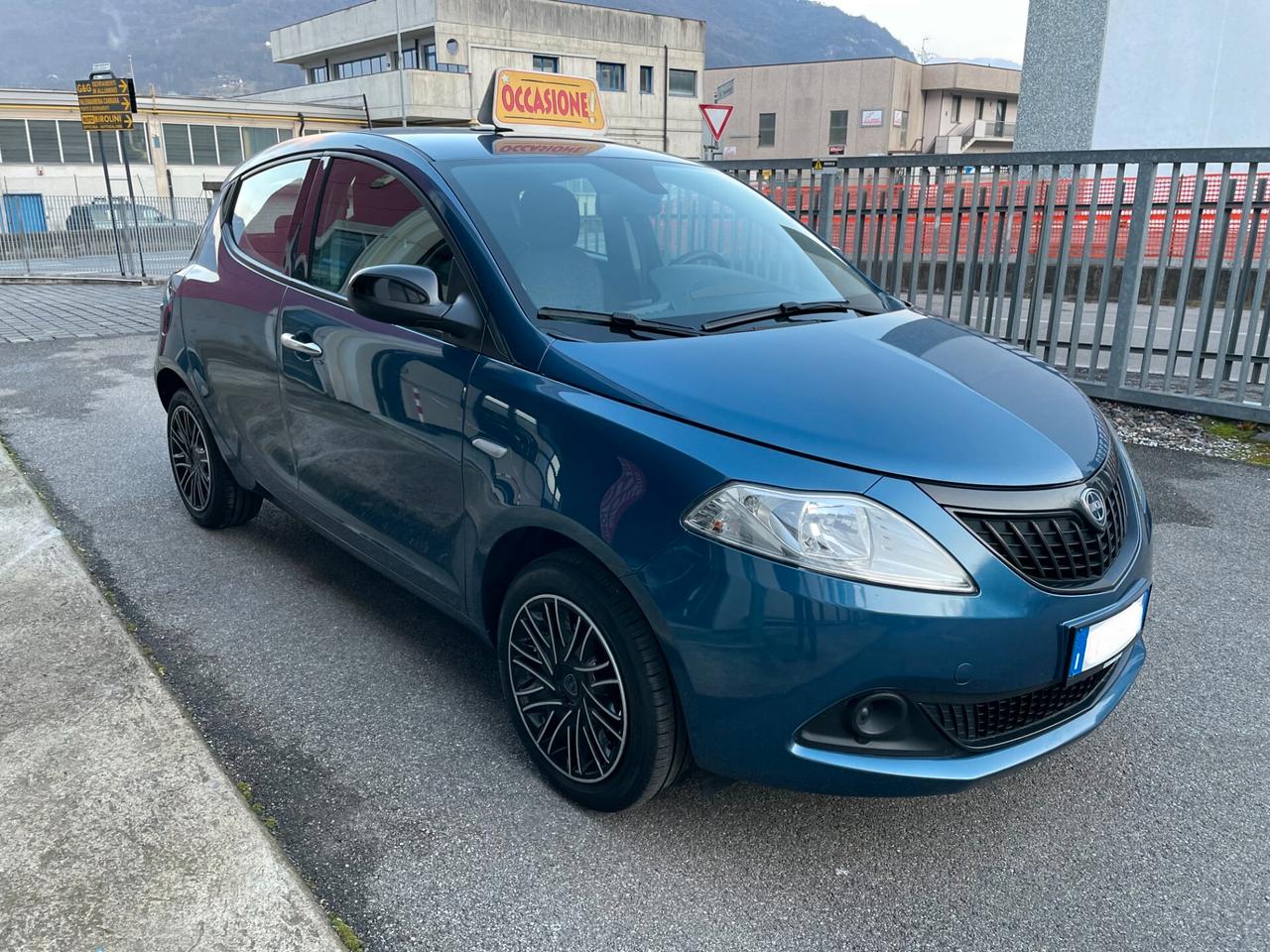 Lancia Ypsilon 1.0 FireFly 5 porte S&S Hybrid Silver