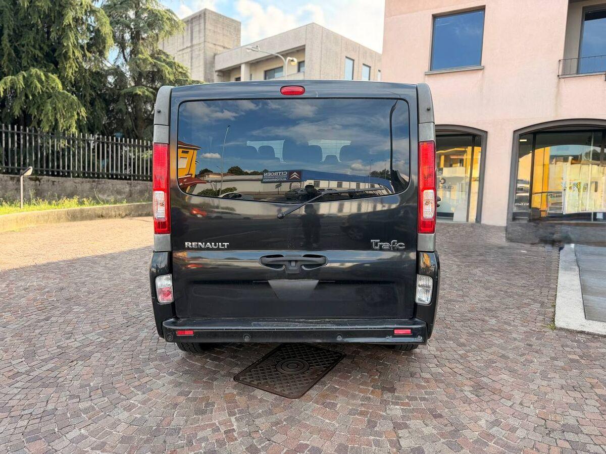 Renault TRAFIC PASSENGER 2.0 D 9 POSTI